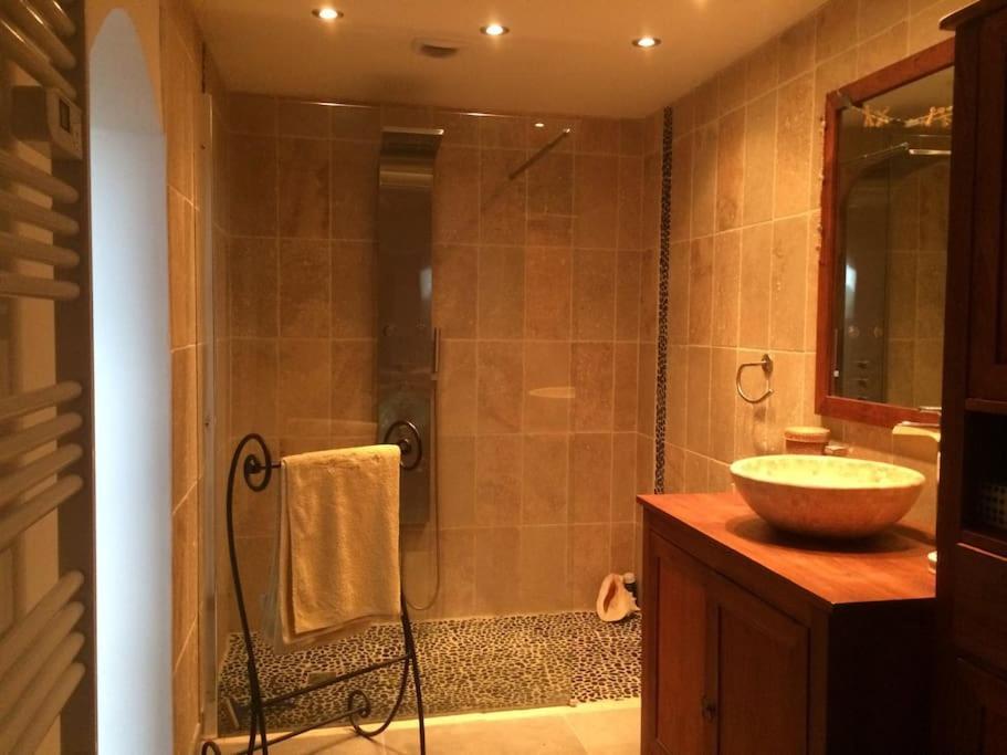Appartement Sur La Colline Avec Acces Piscine Volx Eksteriør billede